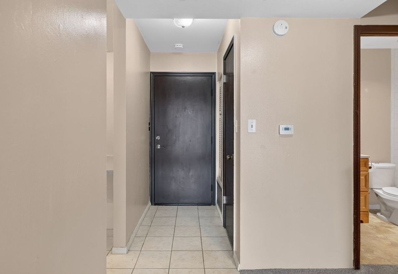 805 29th St #555 - Photo 2 of 23