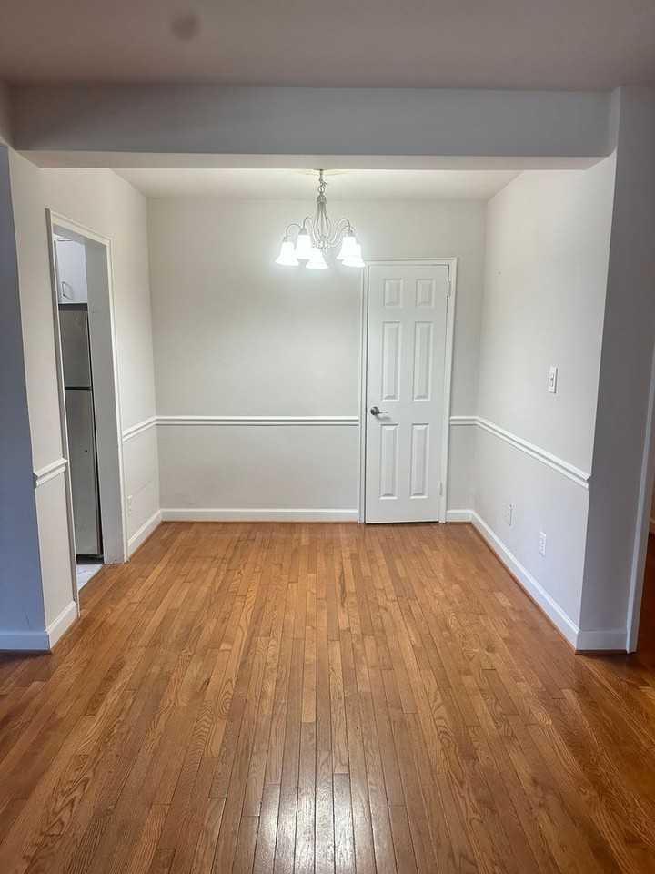 205 E Glebe Rd Apt D - Photo 4 of 17