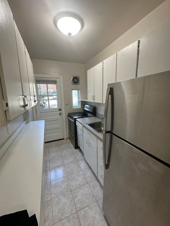 205 E Glebe Rd Apt D - Photo 5 of 17