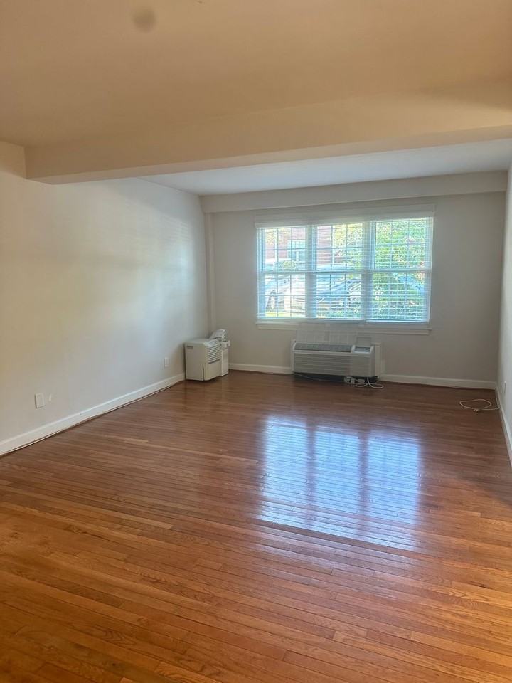 205 E Glebe Rd Apt D - Photo 6 of 17