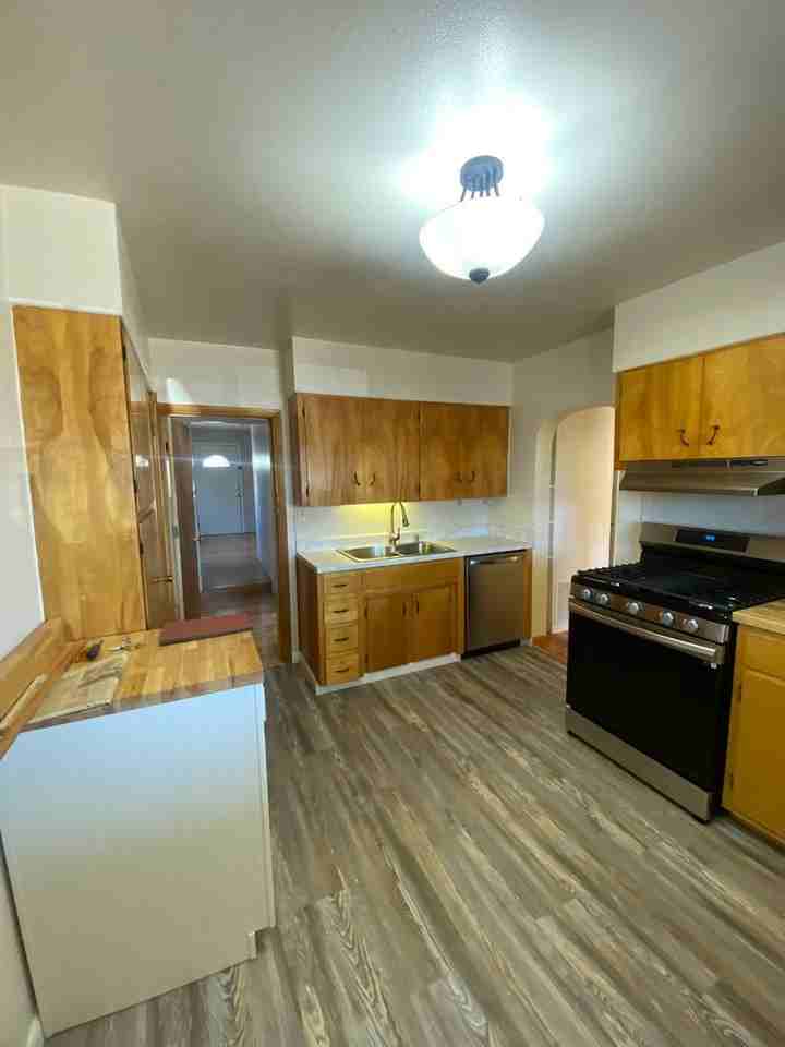835 Robinson Ave - Photo 4 of 12