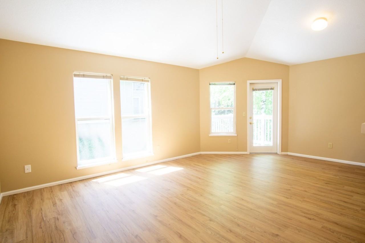 236 Sw Meade St #04 - Photo 2 of 20