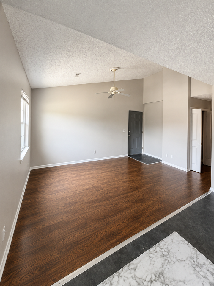 2916 Creekview Ct Apt H - Photo 4 of 14