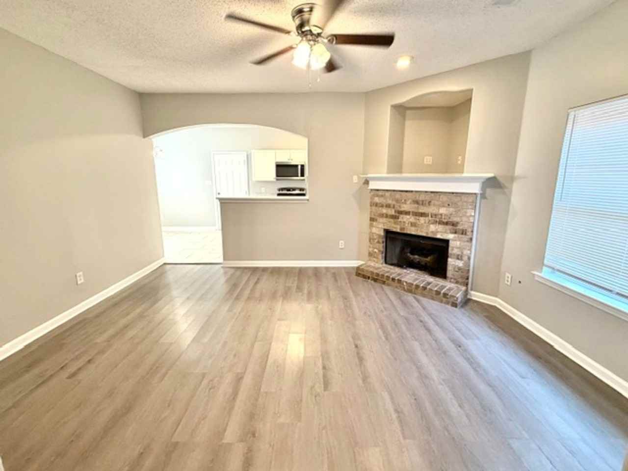 10236 Sterling Ridge Dr - Photo 3 of 10