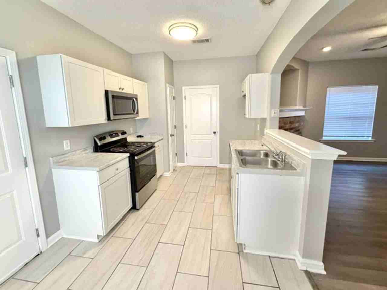 10236 Sterling Ridge Dr - Photo 4 of 10