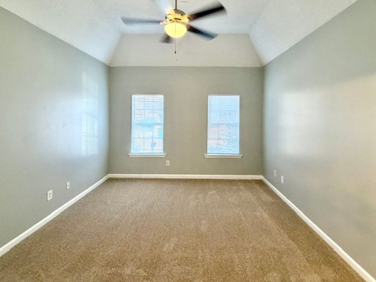 10236 Sterling Ridge Dr - Photo 6 of 10