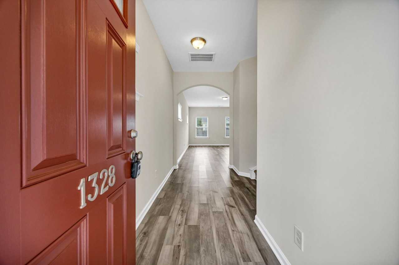 1328 Poinsett Loop - Photo 4 of 35