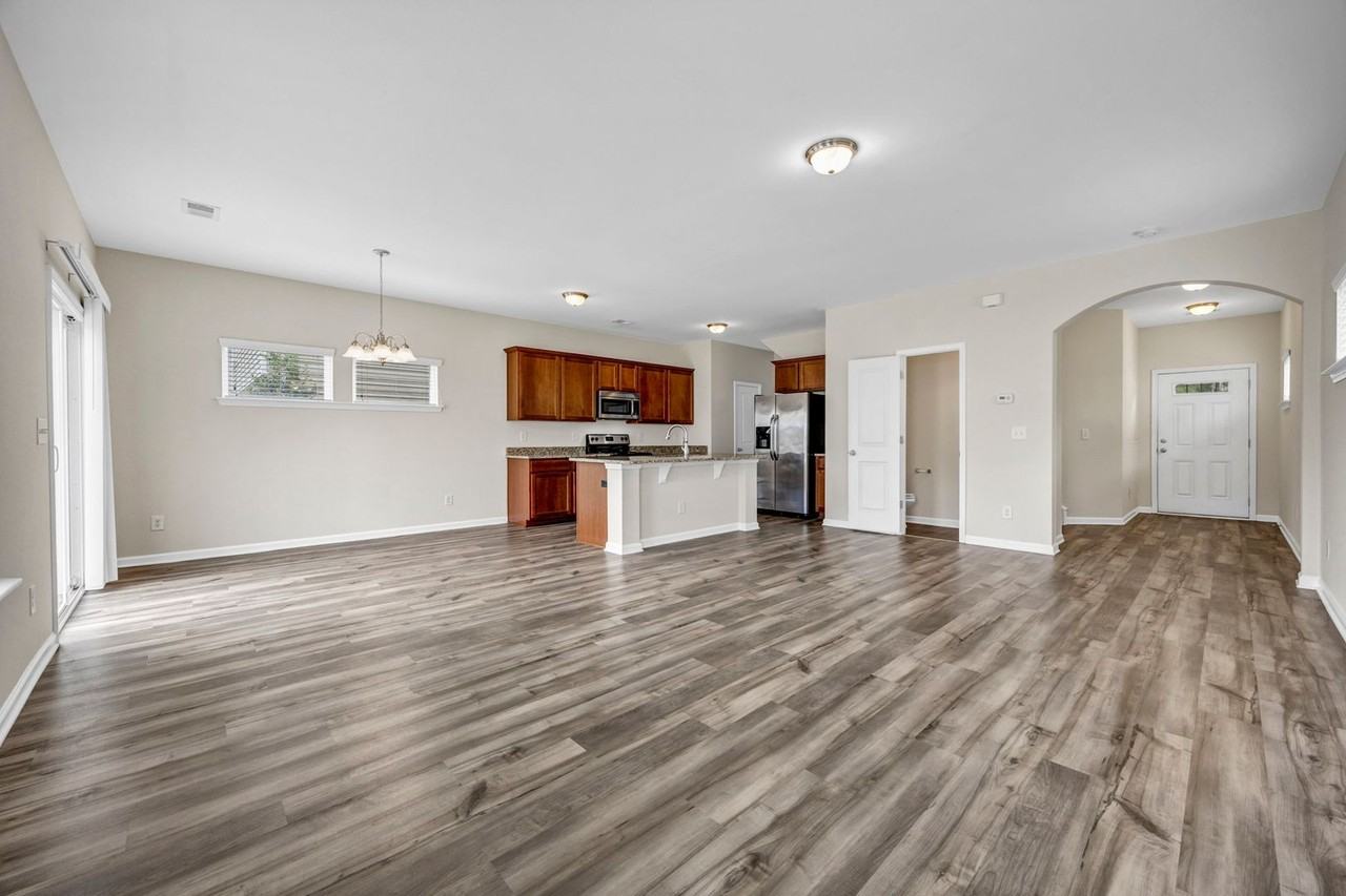 1328 Poinsett Loop - Photo 6 of 35