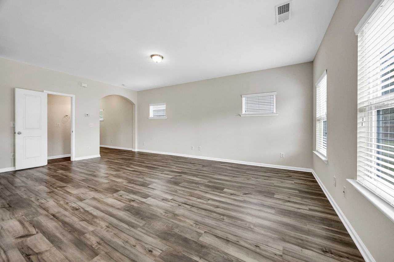 1328 Poinsett Loop - Photo 7 of 35
