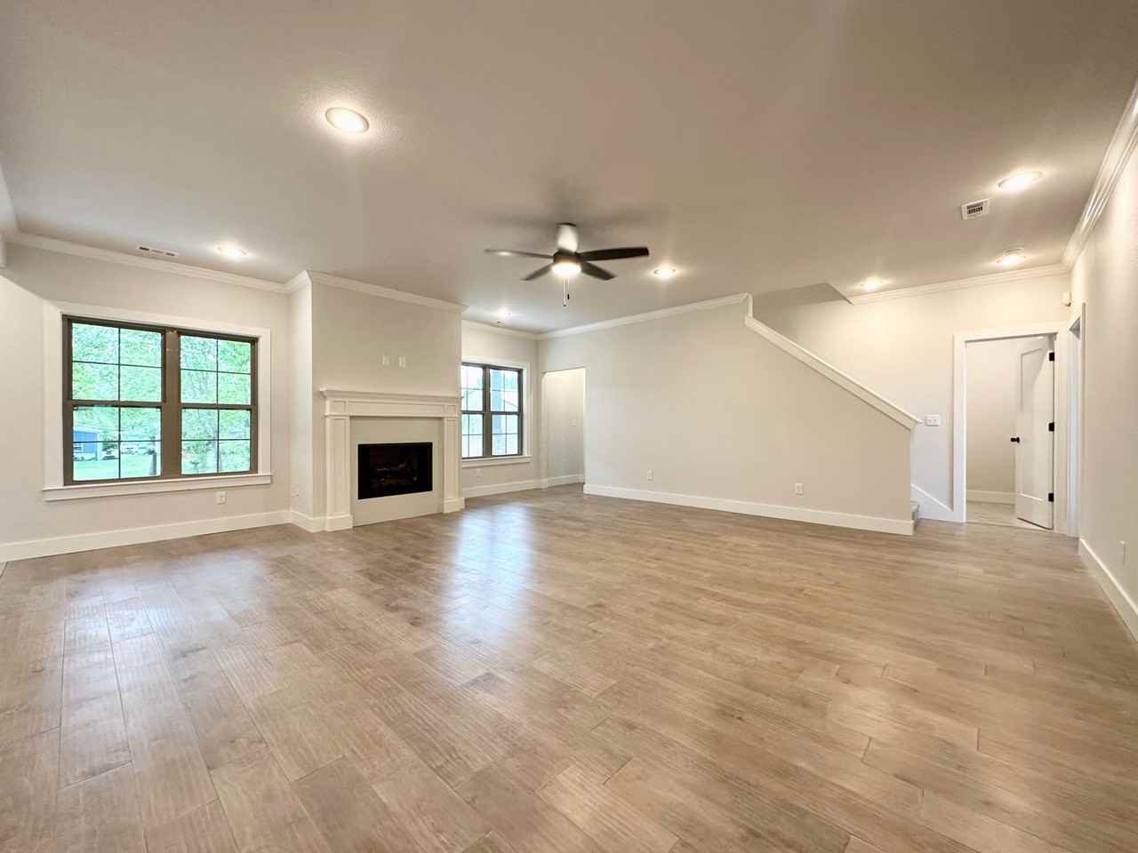 821 Lyon Loop - Photo 3 of 20