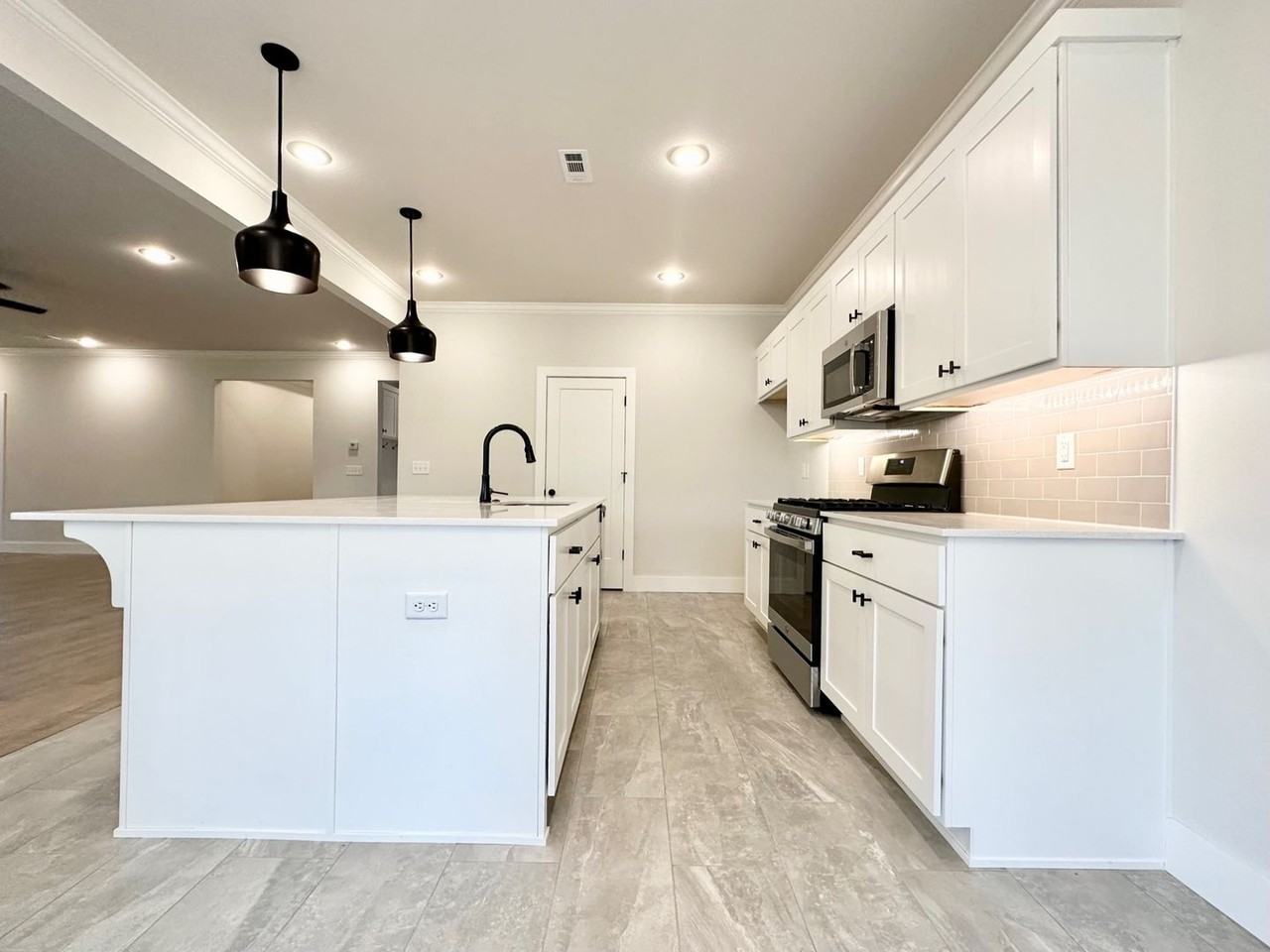 821 Lyon Loop - Photo 6 of 20