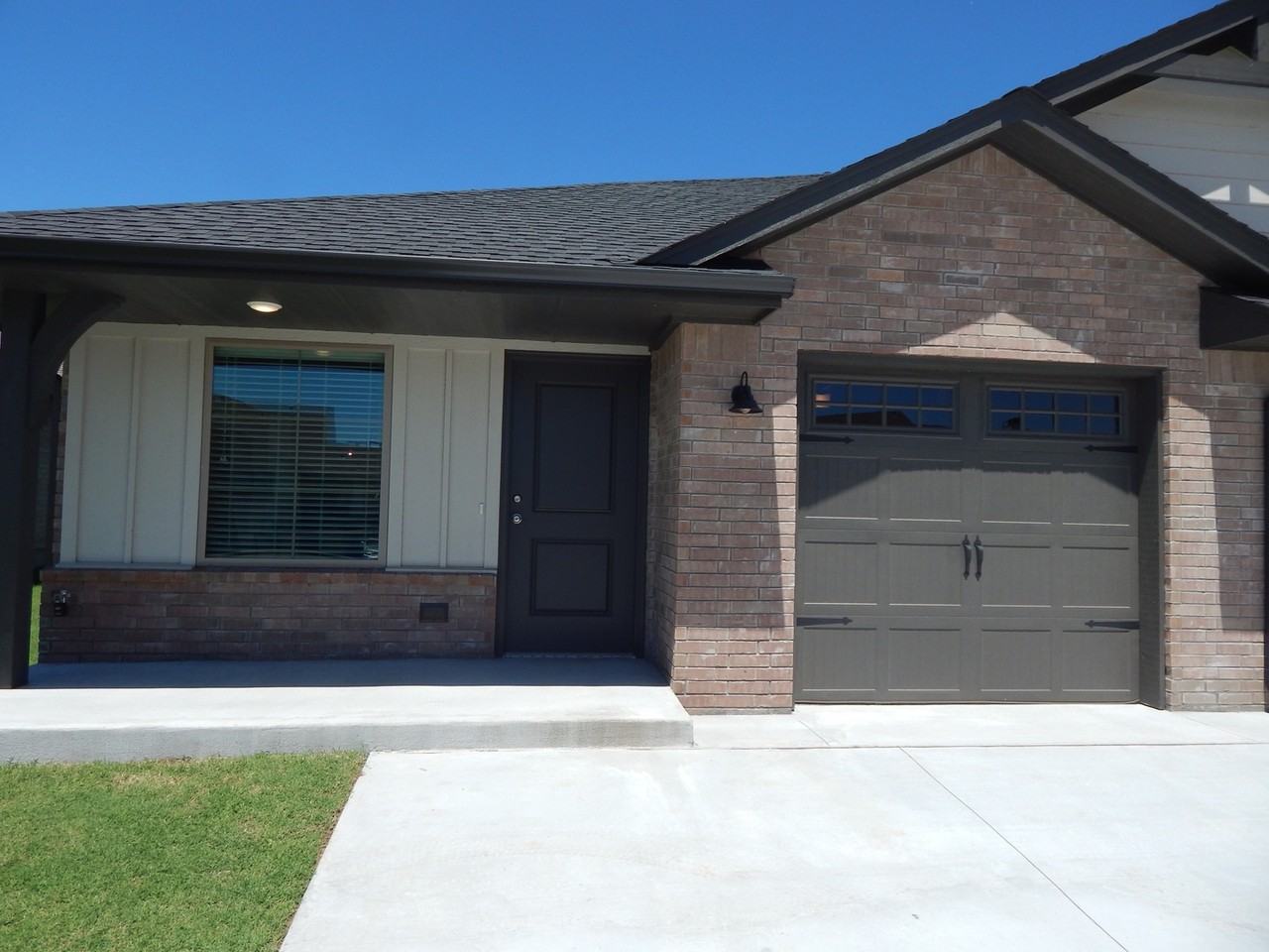 425 Summit Ridge Dr - Photo 2 of 13
