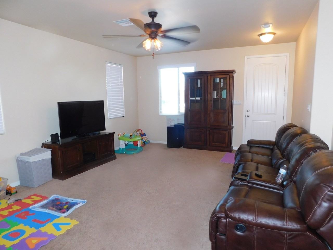 6662 E 35th St - Photo 2 of 23