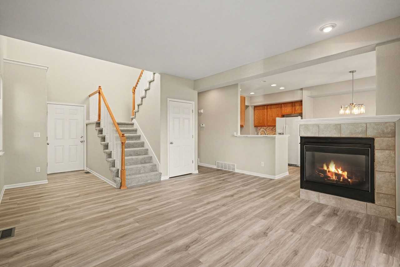 3624 Venice Grv - Photo 2 of 23