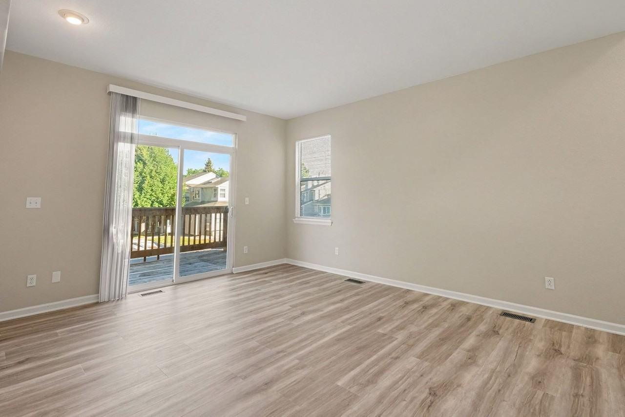 3624 Venice Grv - Photo 4 of 23
