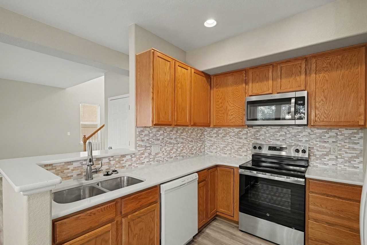 3624 Venice Grv - Photo 5 of 23