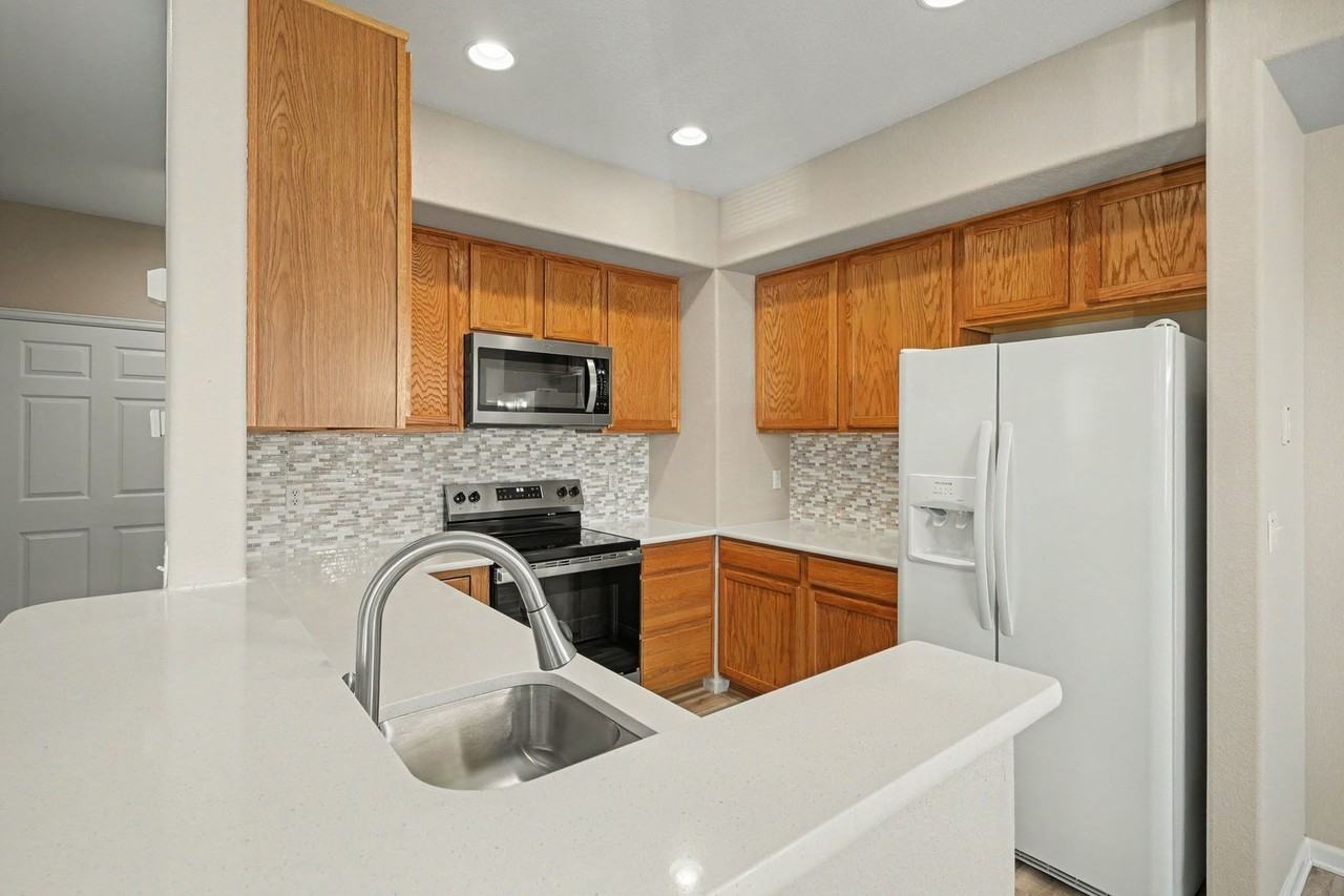3624 Venice Grv - Photo 6 of 23