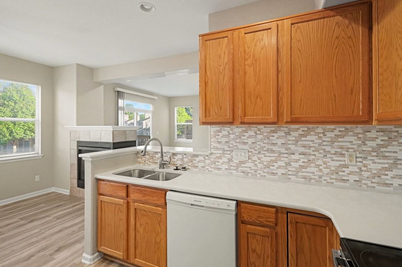 3624 Venice Grv - Photo 7 of 23