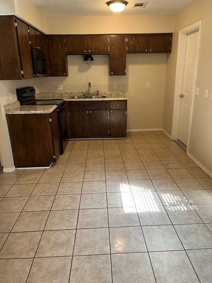 41 Grand Brook Dr - Photo 2 of 10