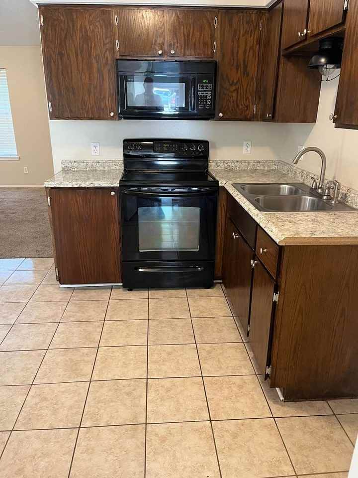 41 Grand Brook Dr - Photo 3 of 10