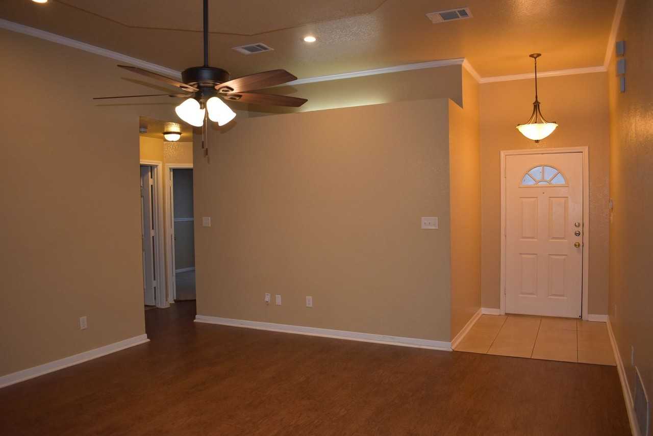 4602 Mildred Ave - Photo 5 of 32