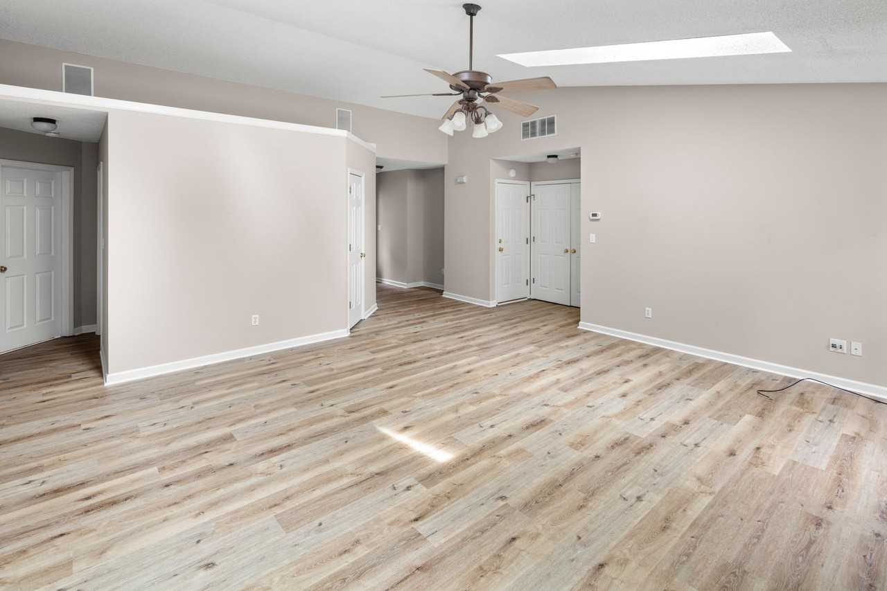 375 Glensprings Dr - Photo 5 of 26