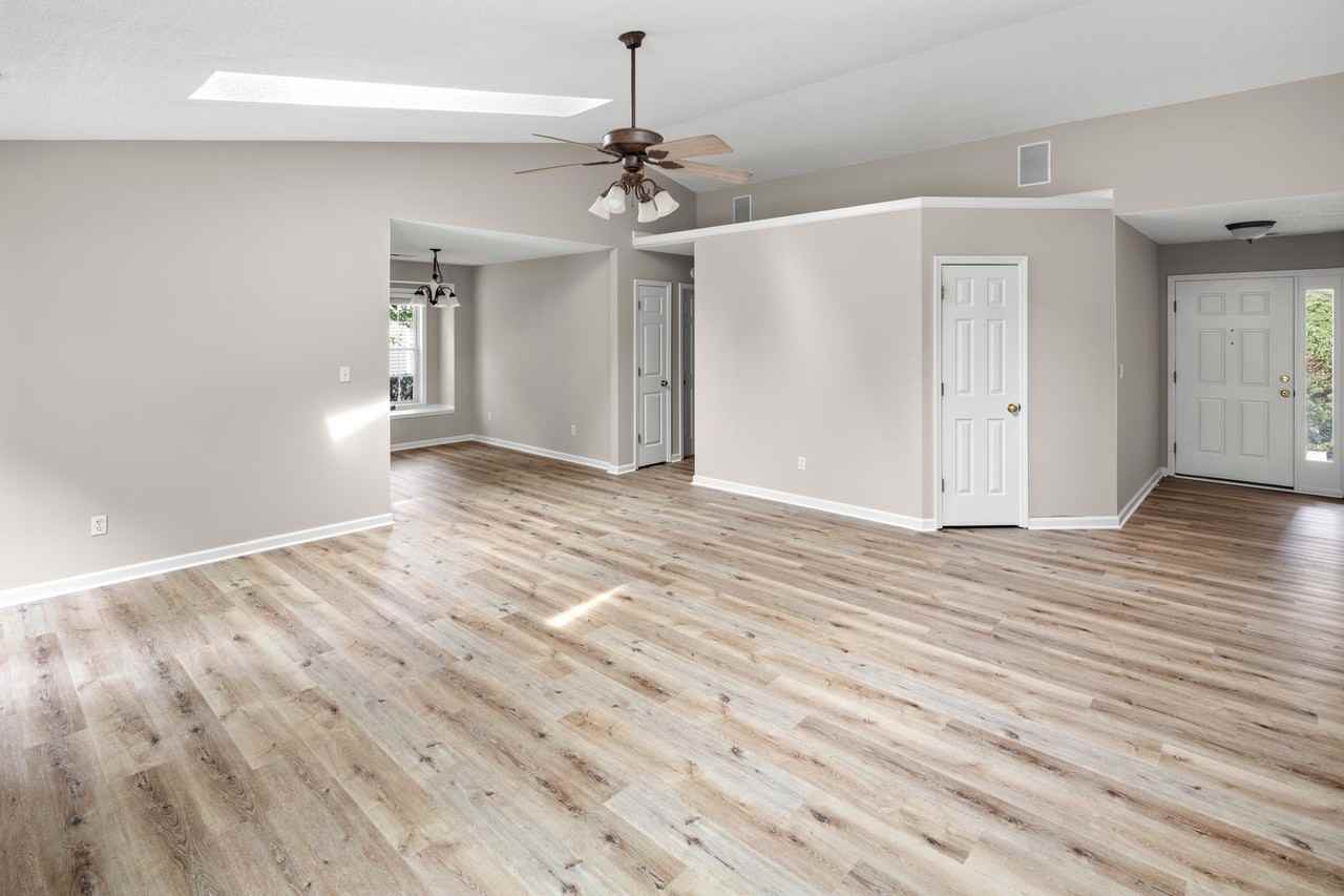 375 Glensprings Dr - Photo 6 of 26