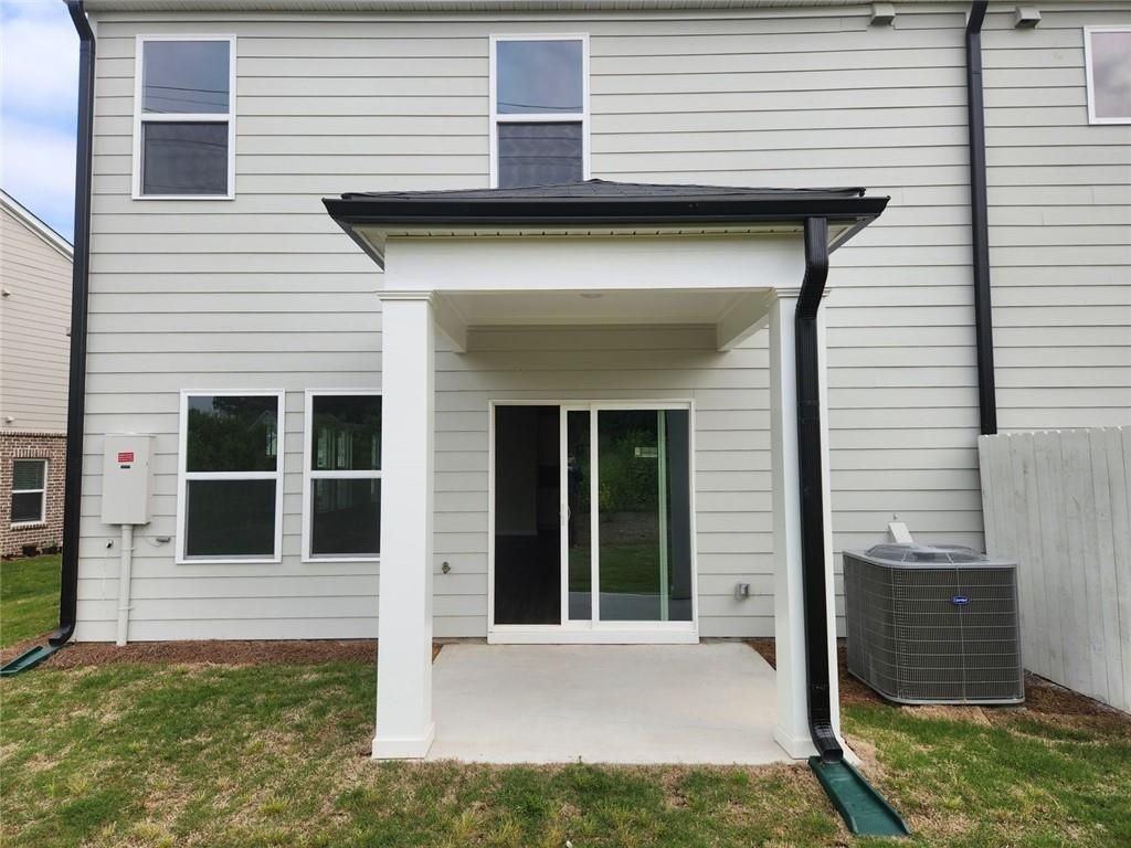 1050 Sunny Lake Dr - Photo 4 of 36