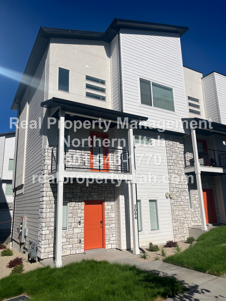 3084 N Indigo Loop