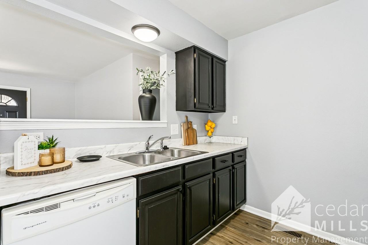 1717 S Cypress St #1112 - Photo 6 of 17