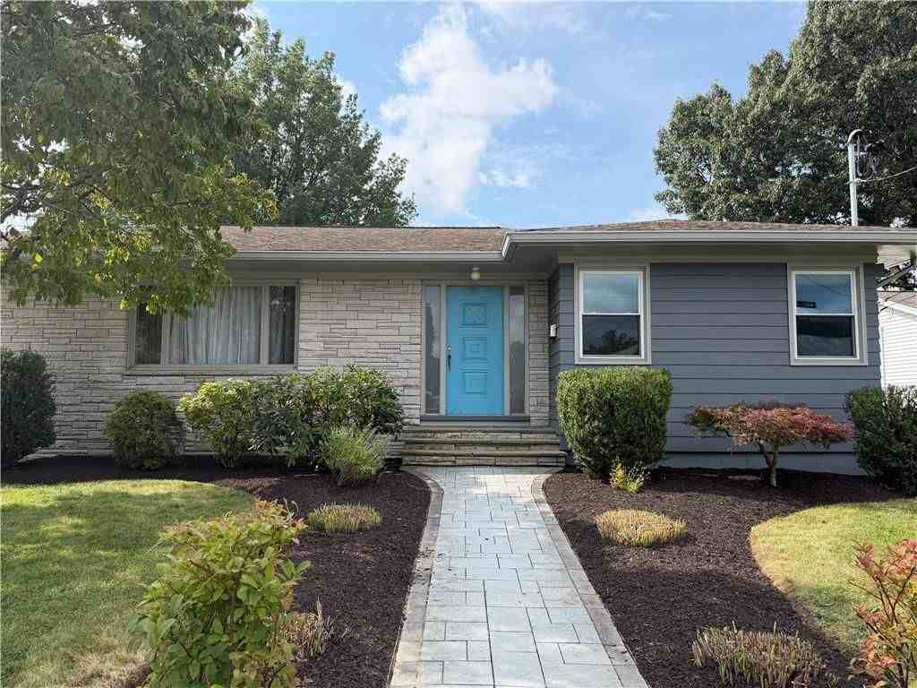 2 Wardlaw Ct - Photo 3 of 50