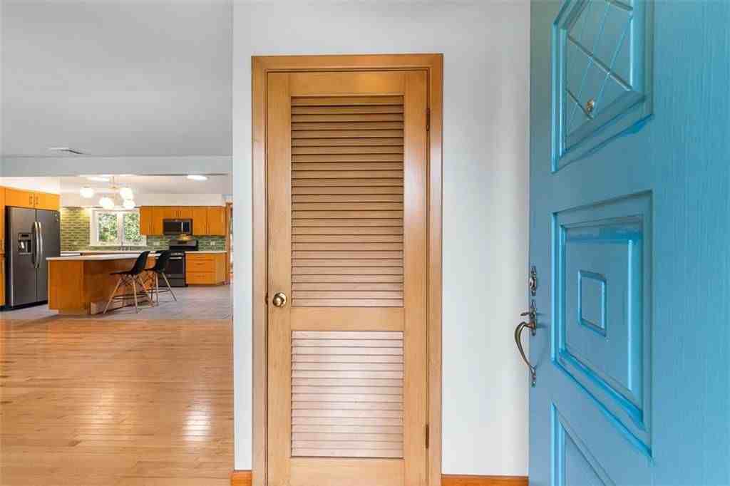 2 Wardlaw Ct - Photo 4 of 50