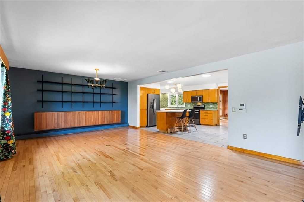 2 Wardlaw Ct - Photo 5 of 50