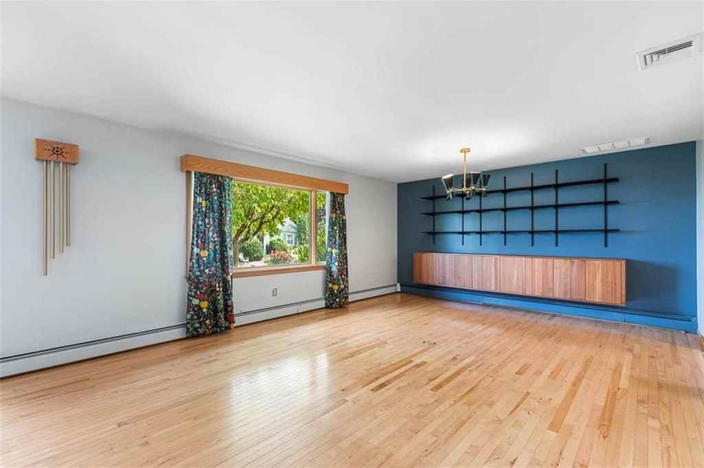 2 Wardlaw Ct - Photo 7 of 50