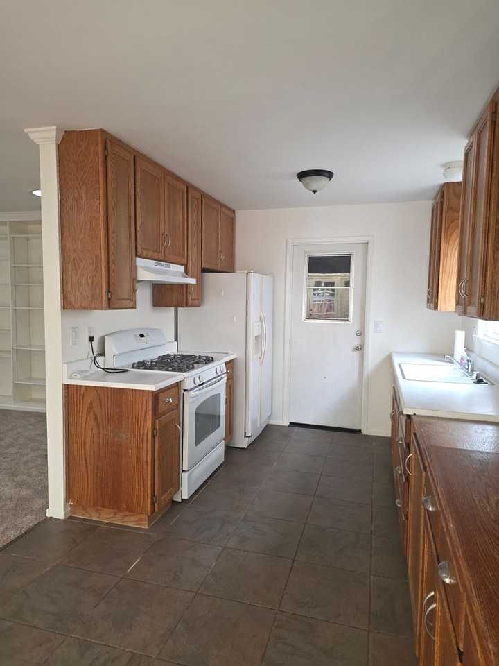 835 Cynthia Dr - Photo 4 of 19