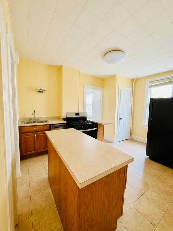 61 Collins Ave ##1 - Photo 5 of 9