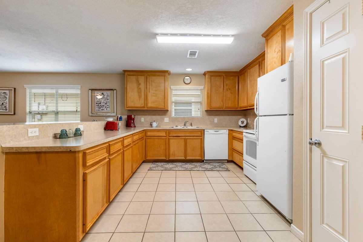 616 Foster St - Photo 4 of 12