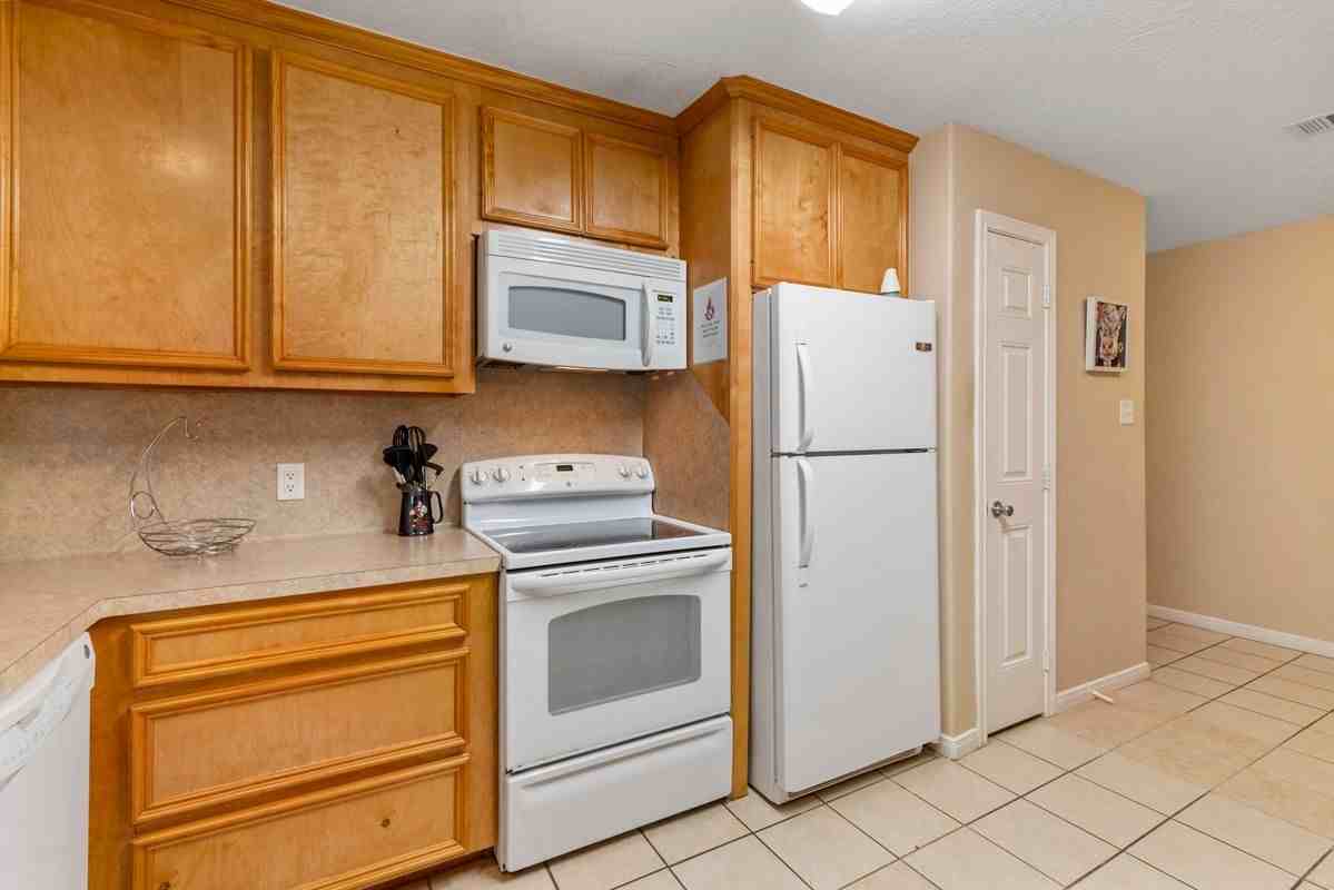 616 Foster St - Photo 5 of 12