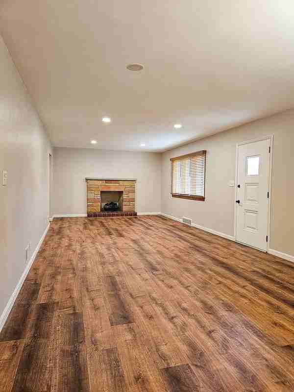 937 Collins Rd - Photo 2 of 8
