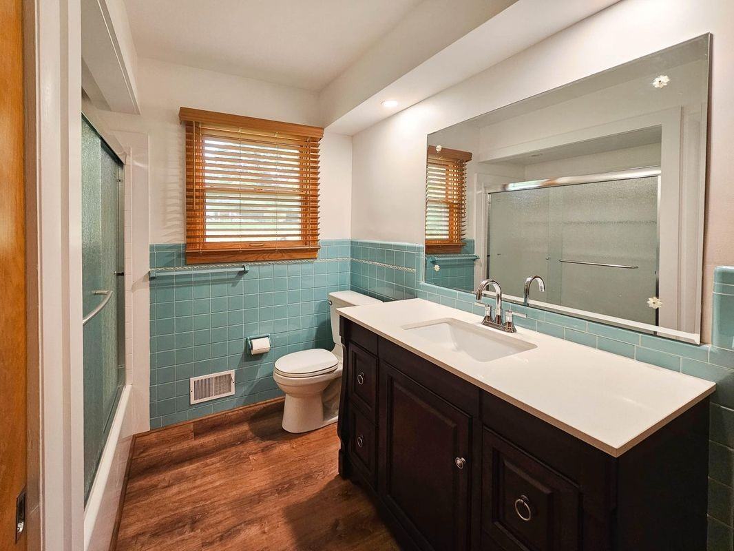 937 Collins Rd - Photo 4 of 8