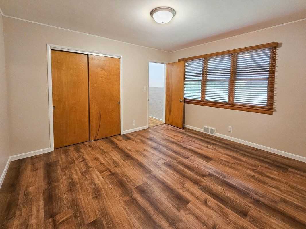 937 Collins Rd - Photo 5 of 8
