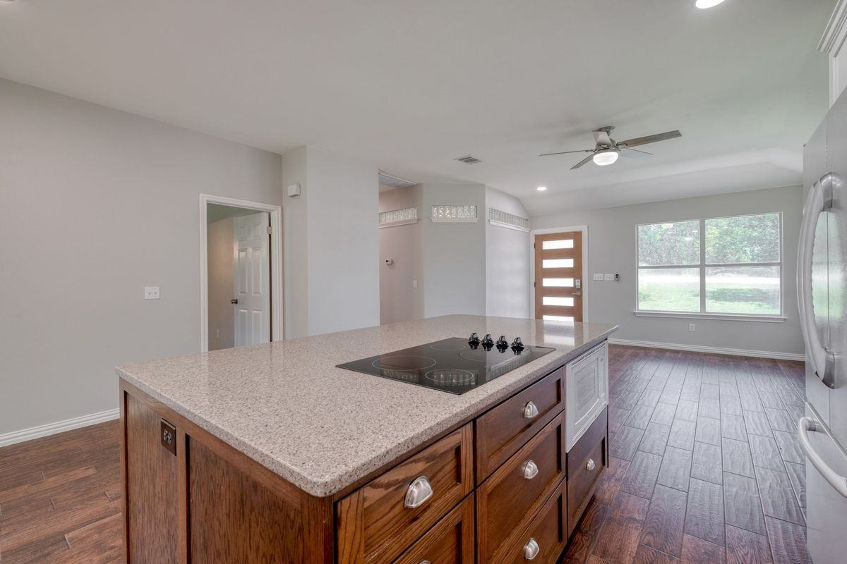 10114 Thomas Ln - Photo 3 of 25