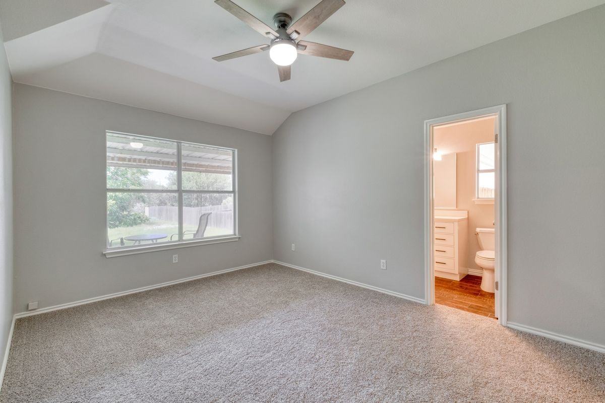 10114 Thomas Ln - Photo 4 of 25