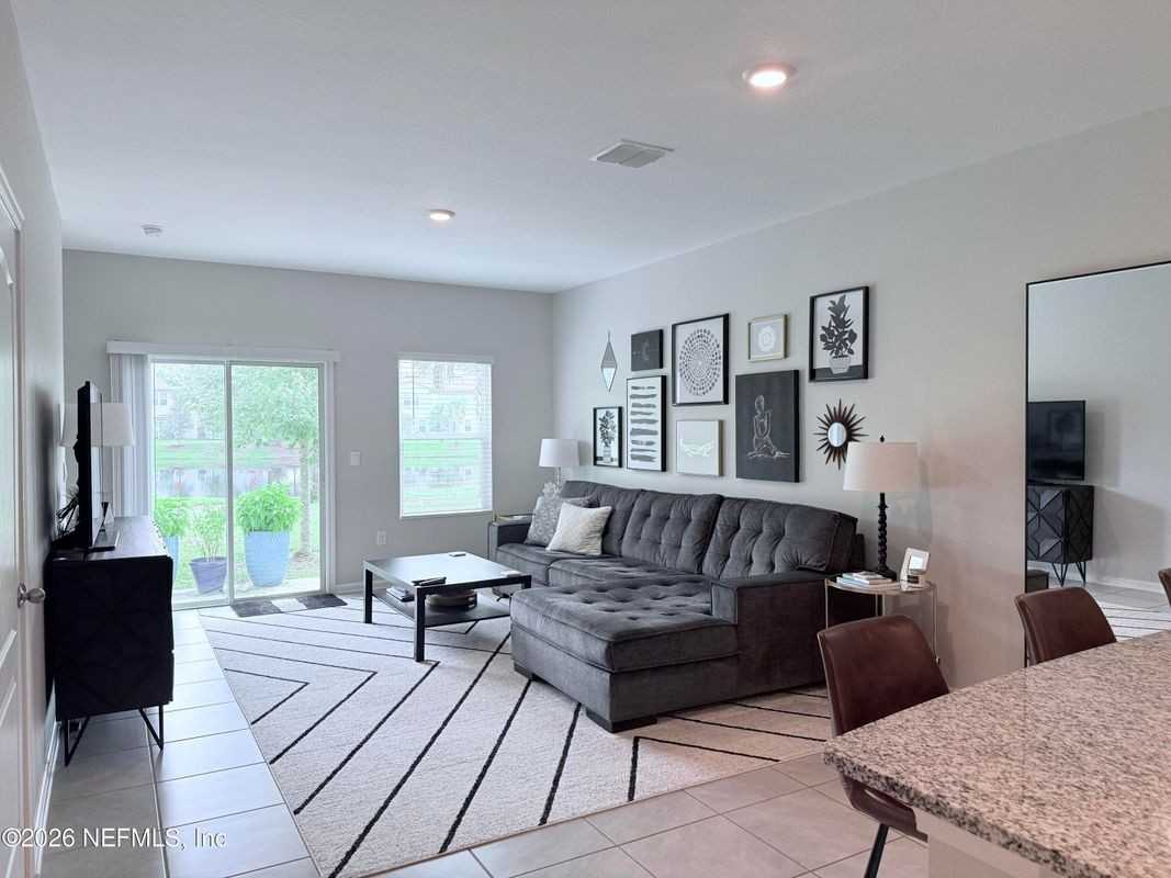 75 Pomona Way - Photo 3 of 10