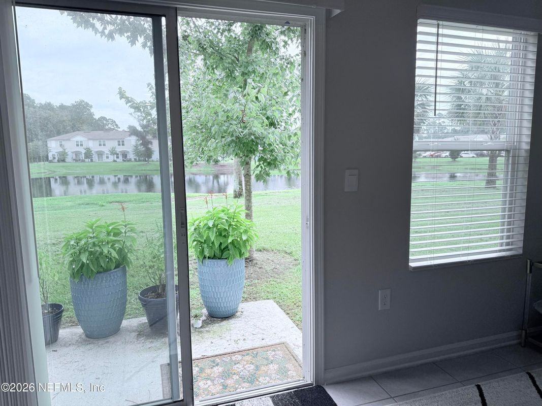 75 Pomona Way - Photo 4 of 10