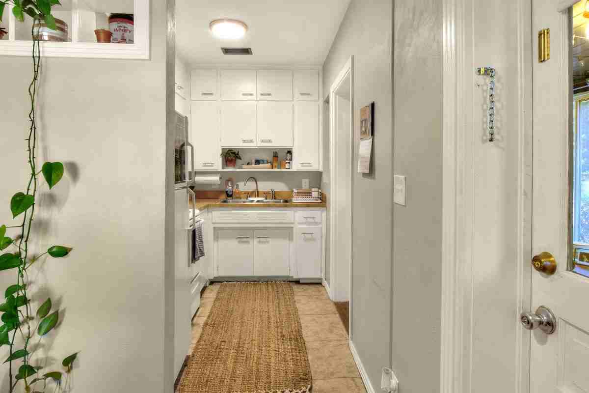 1042 S Ohio Ave - Photo 5 of 21