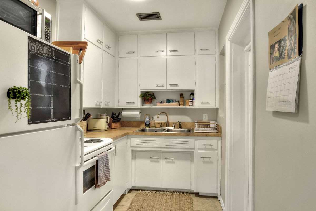 1042 S Ohio Ave - Photo 6 of 21