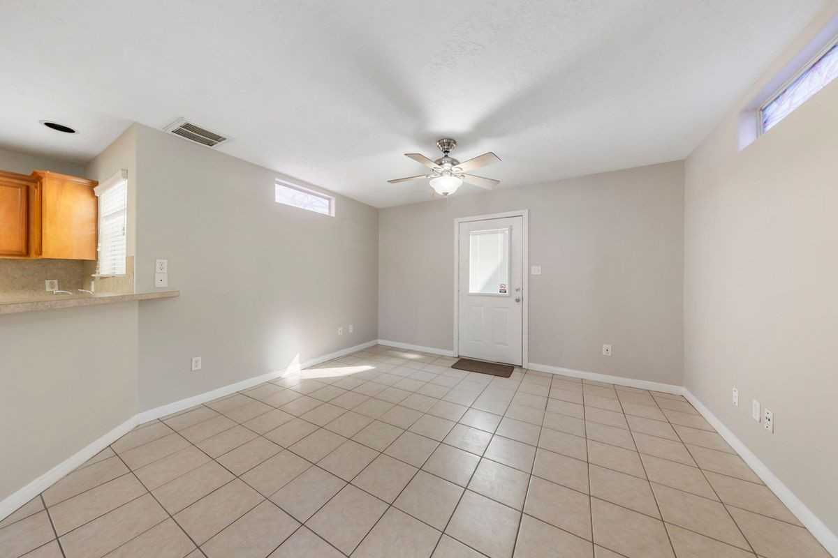 614 Foster St - Photo 3 of 14