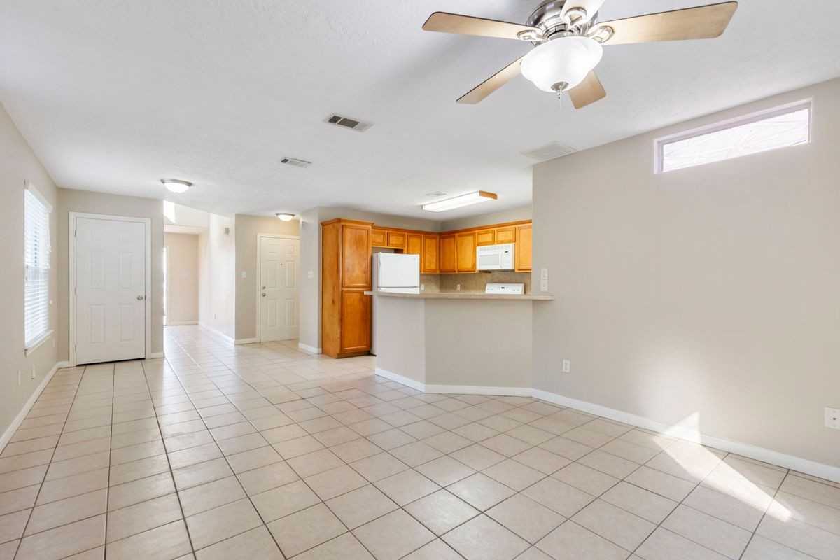 614 Foster St - Photo 6 of 14