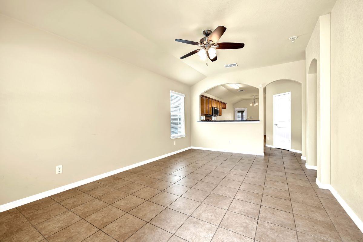 1048 Lilac Wind - Photo 4 of 23
